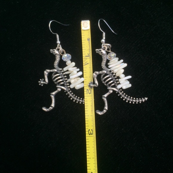 Dino-Earrings! - Picture 5 of 8